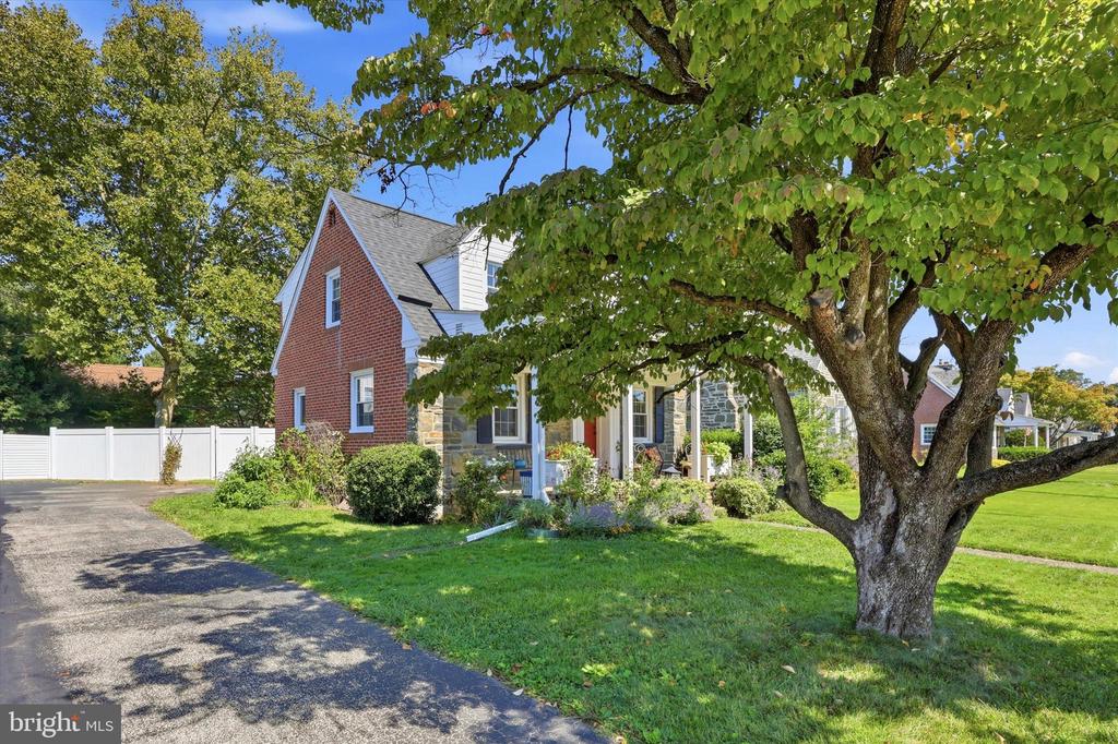 442 THATCHER ROAD