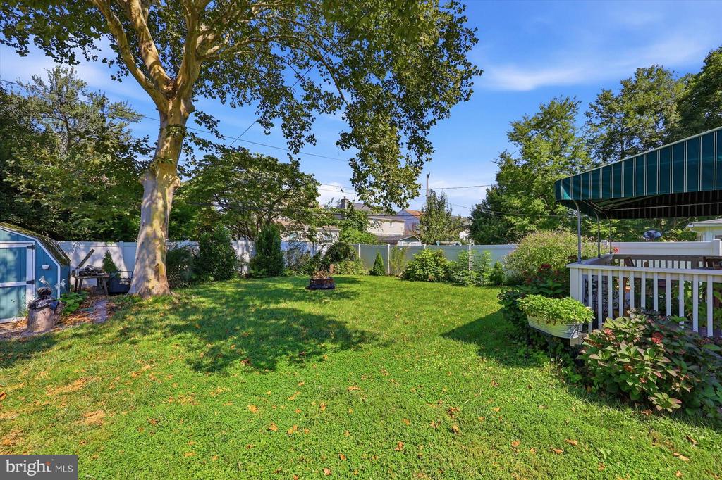 442 THATCHER ROAD