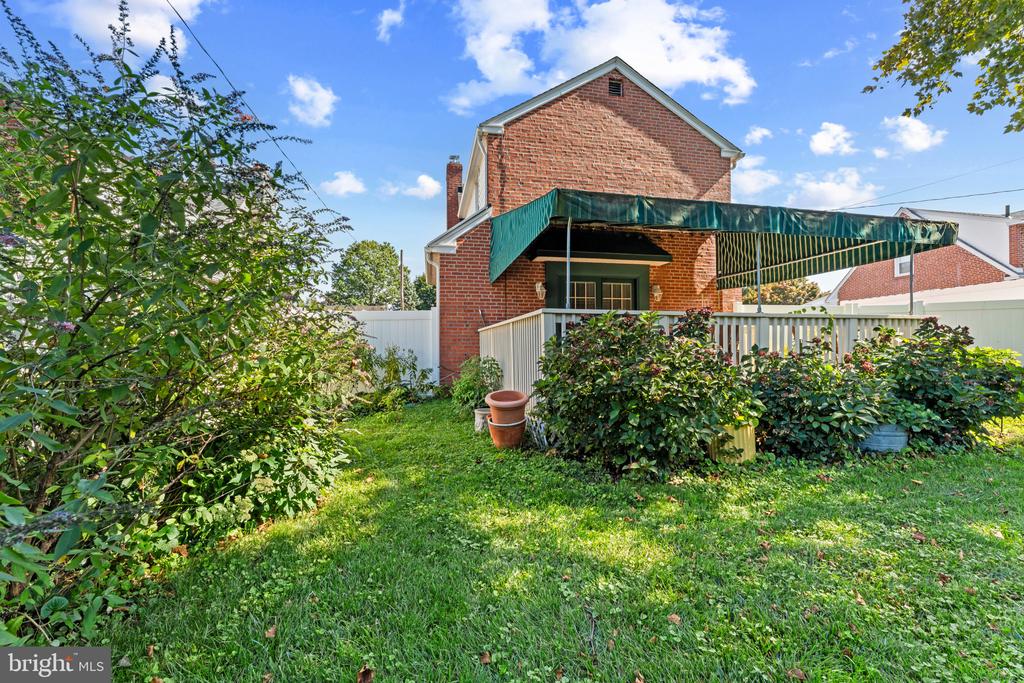 442 THATCHER ROAD