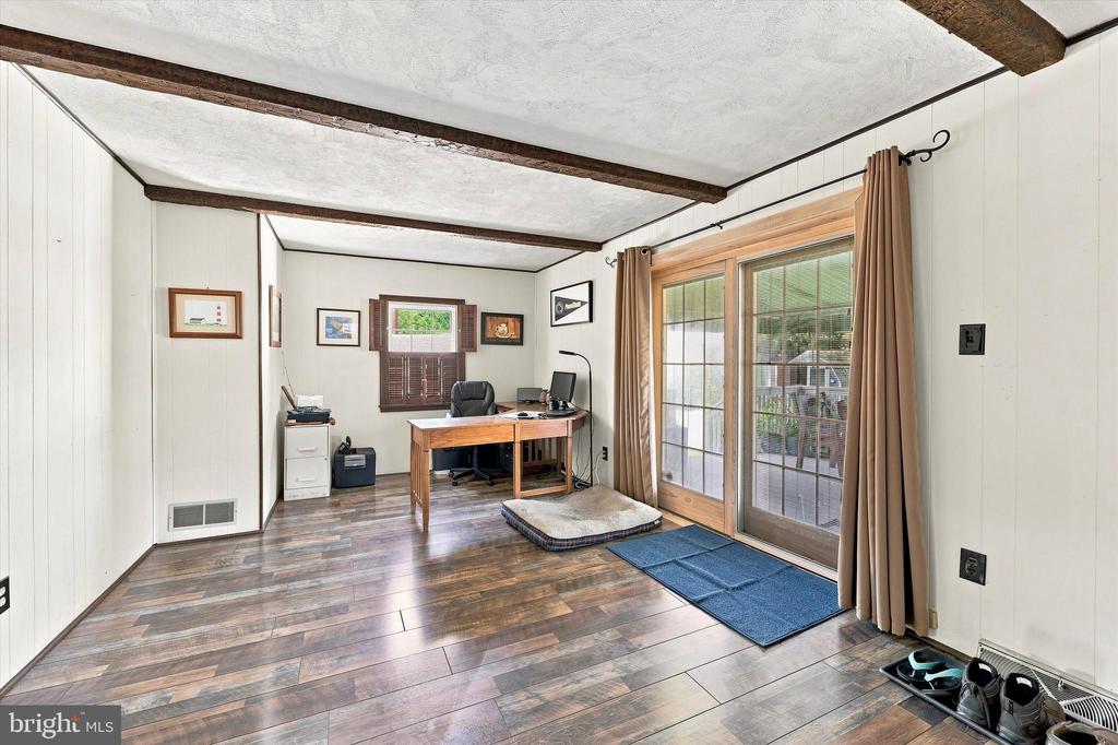 442 THATCHER ROAD
