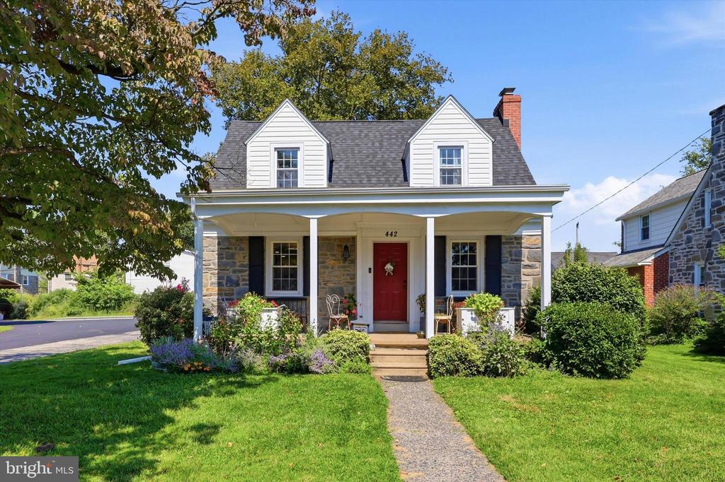 442 THATCHER ROAD