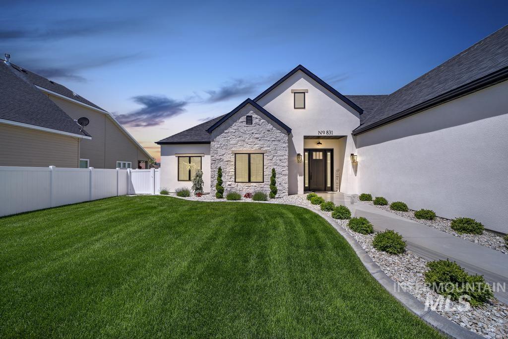 831 Sun Peak Way