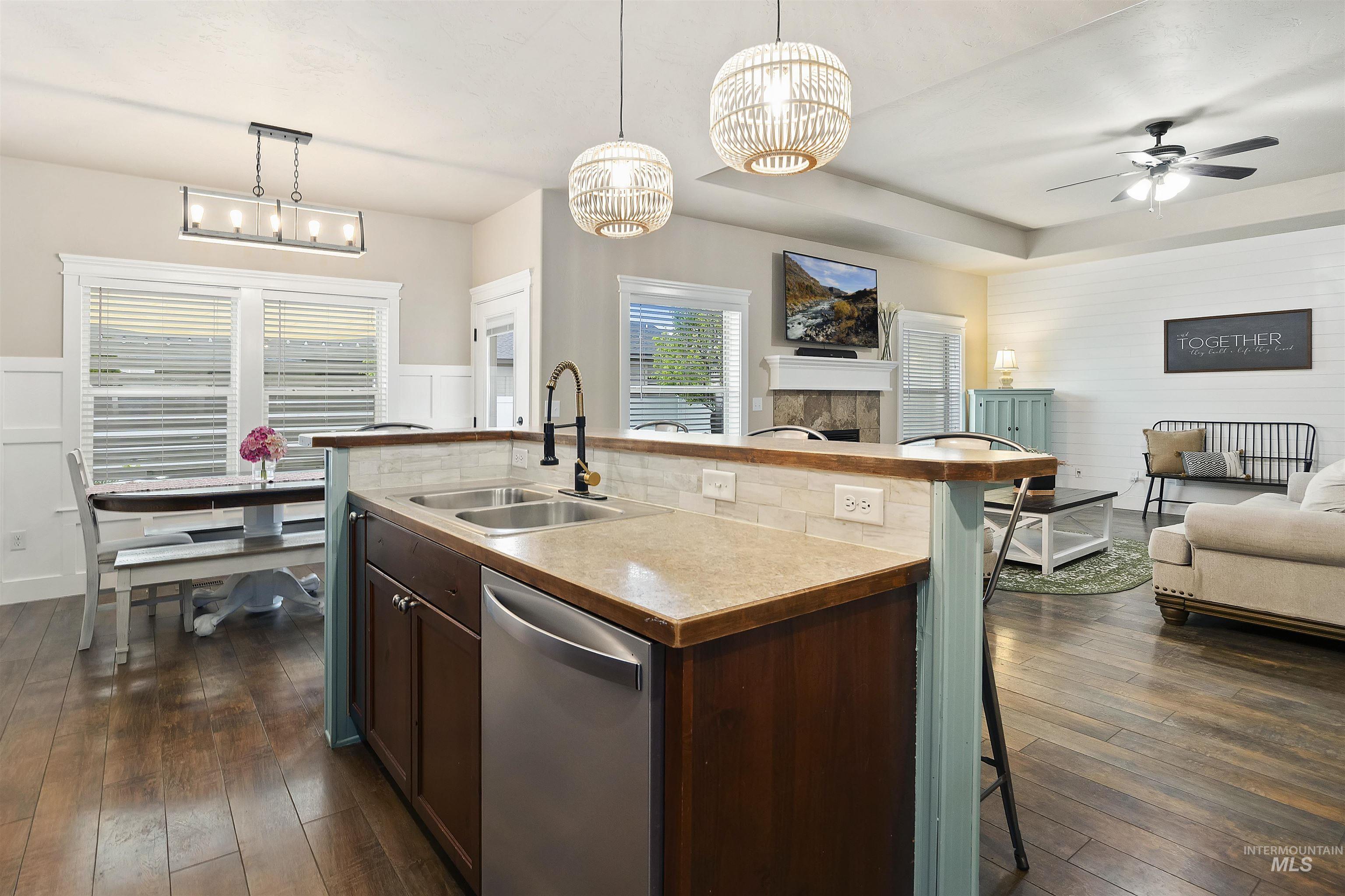 2341 Independence St