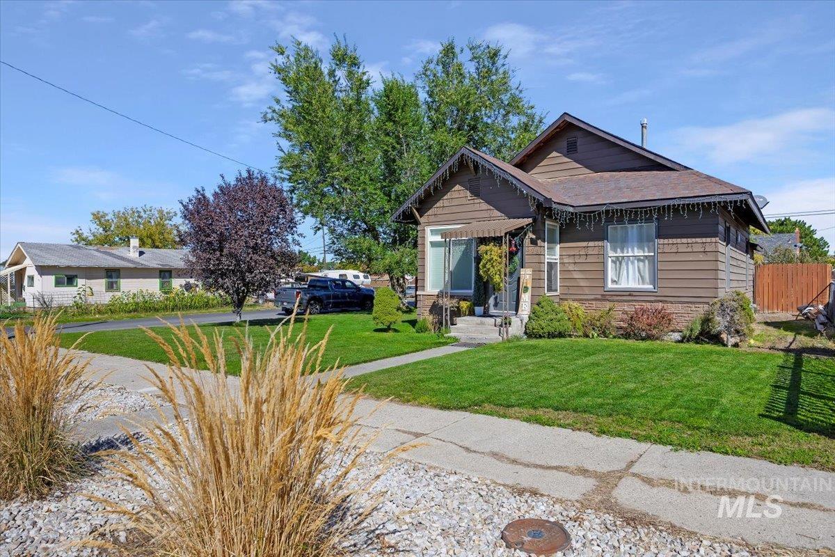 328 13th Ave. N