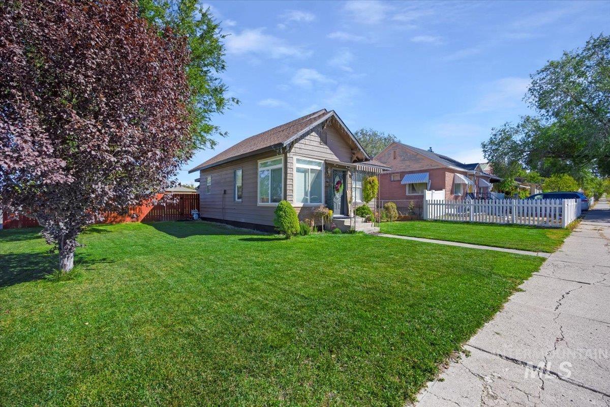 328 13th Ave. N
