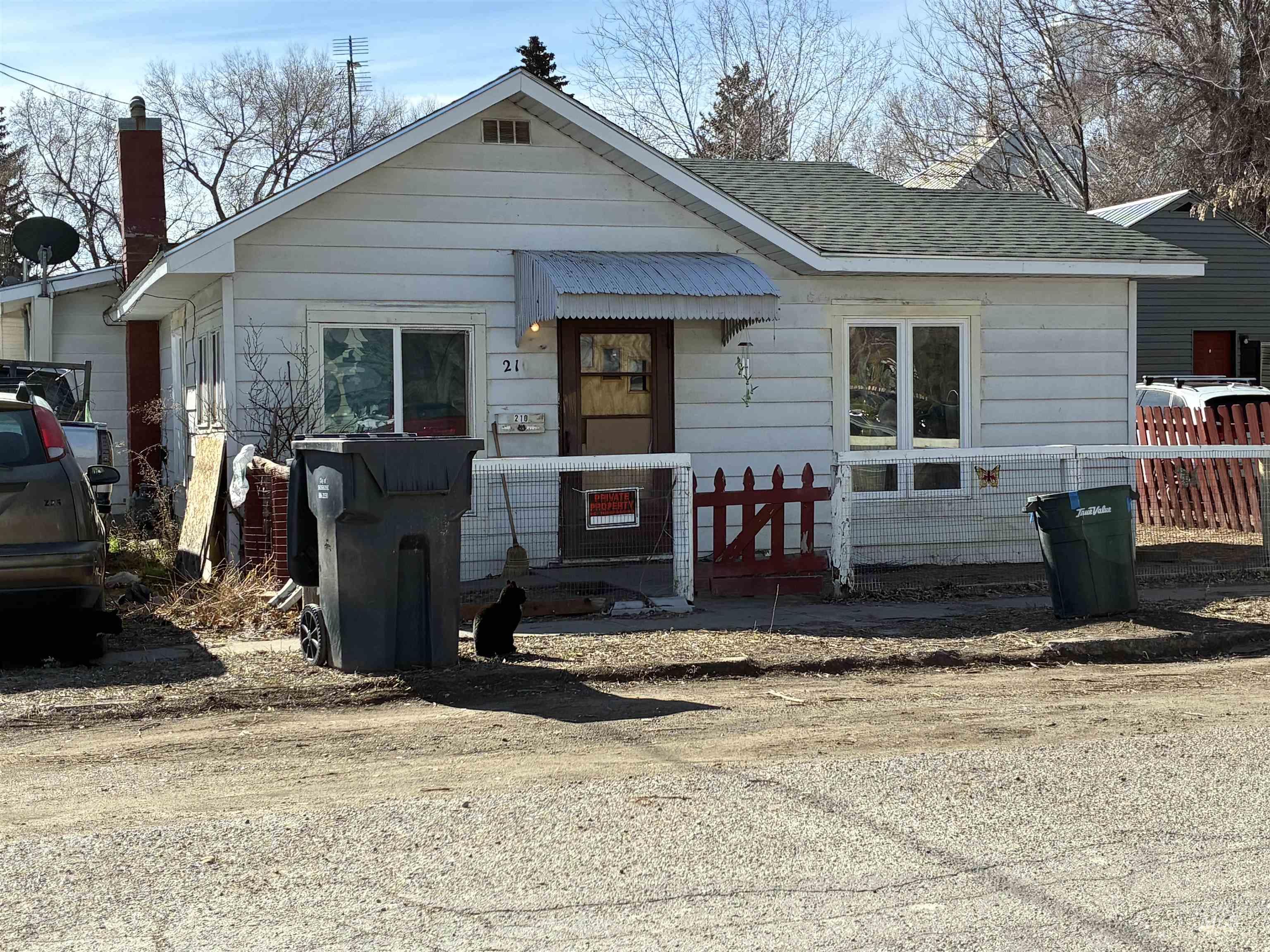 210 E 2nd