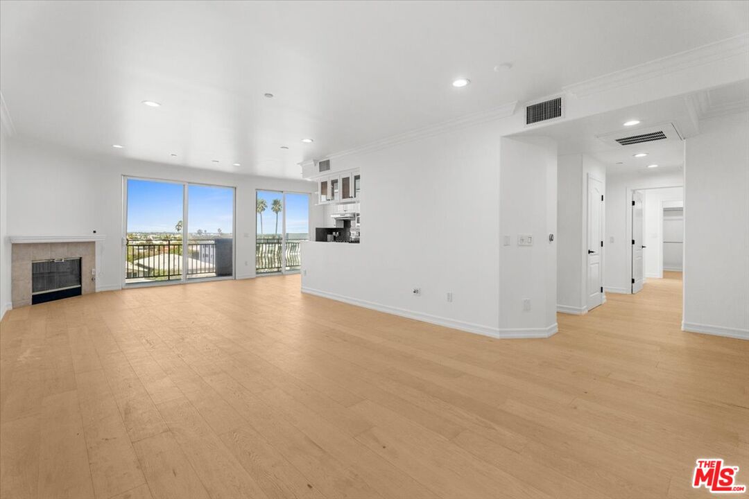 1450 S Beverly Dr Unit: 404