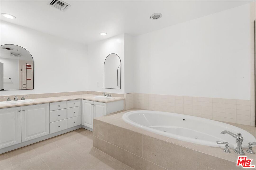 1450 S Beverly Dr Unit: 404