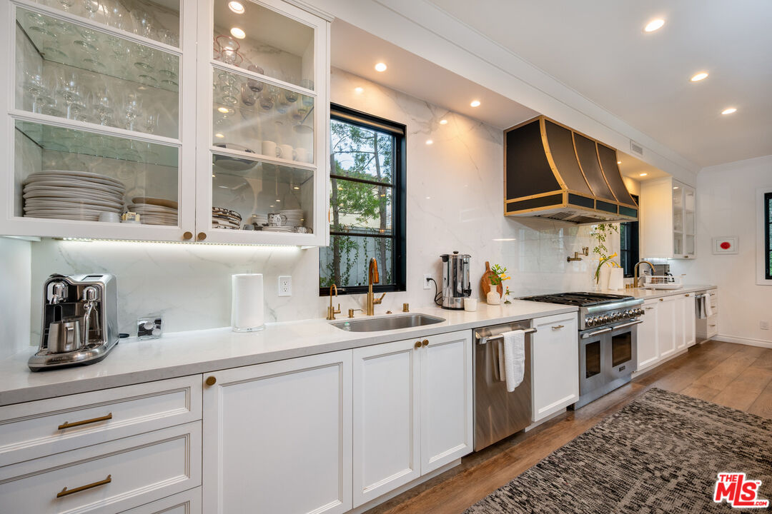 320 N Alta Vista Blvd