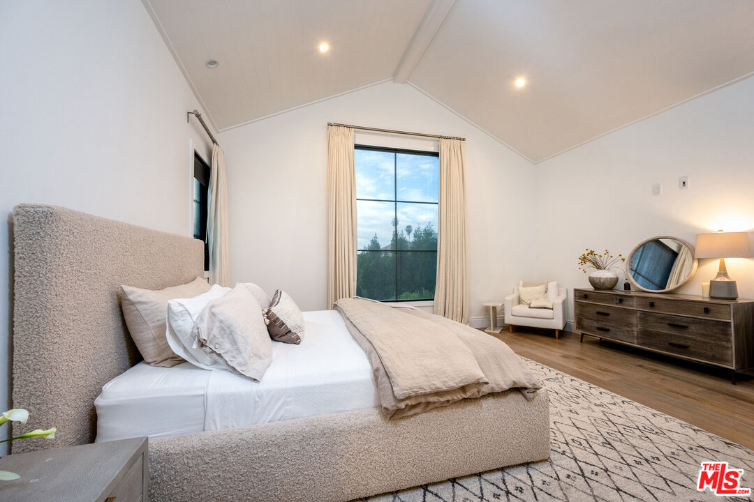 320 N Alta Vista Blvd