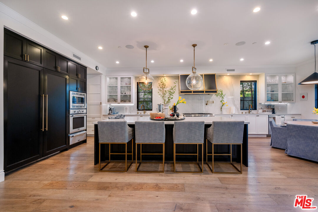 320 N Alta Vista Blvd