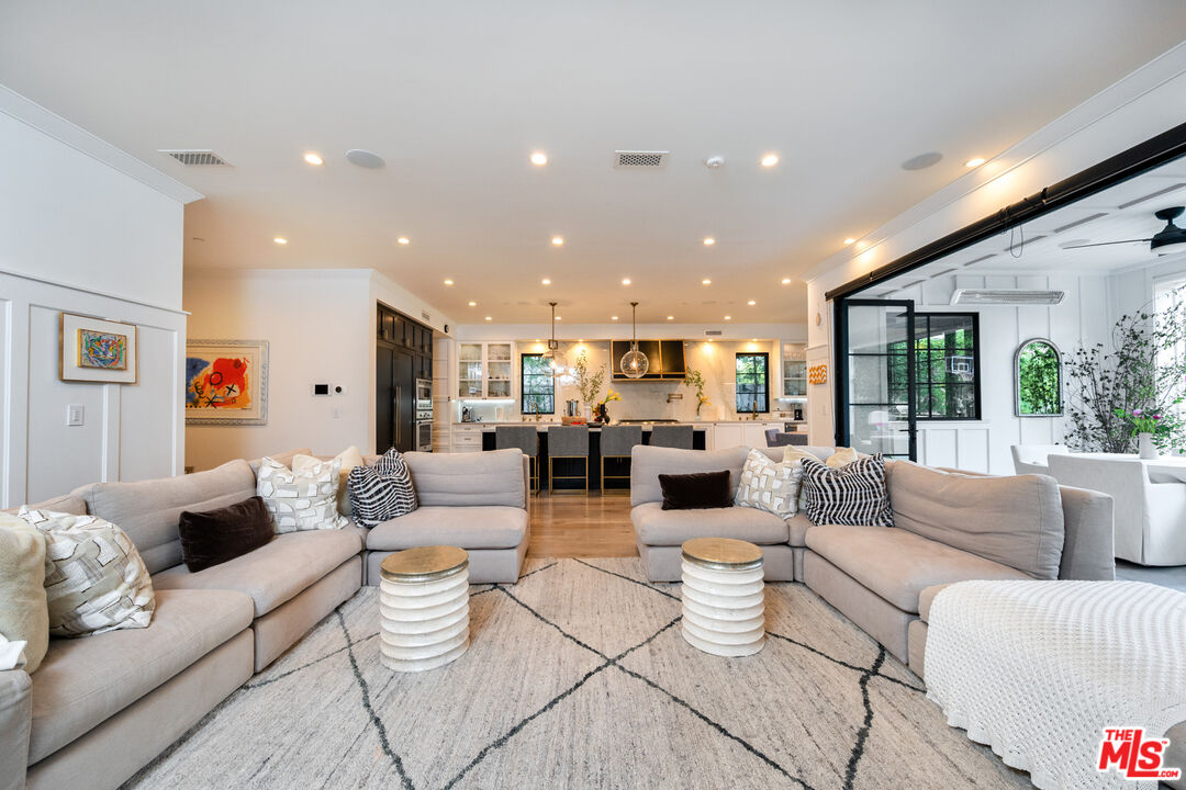 320 N Alta Vista Blvd