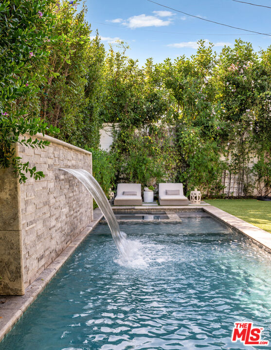 320 N Alta Vista Blvd