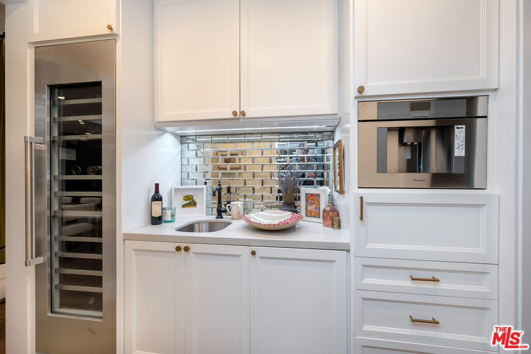 320 N Alta Vista Blvd