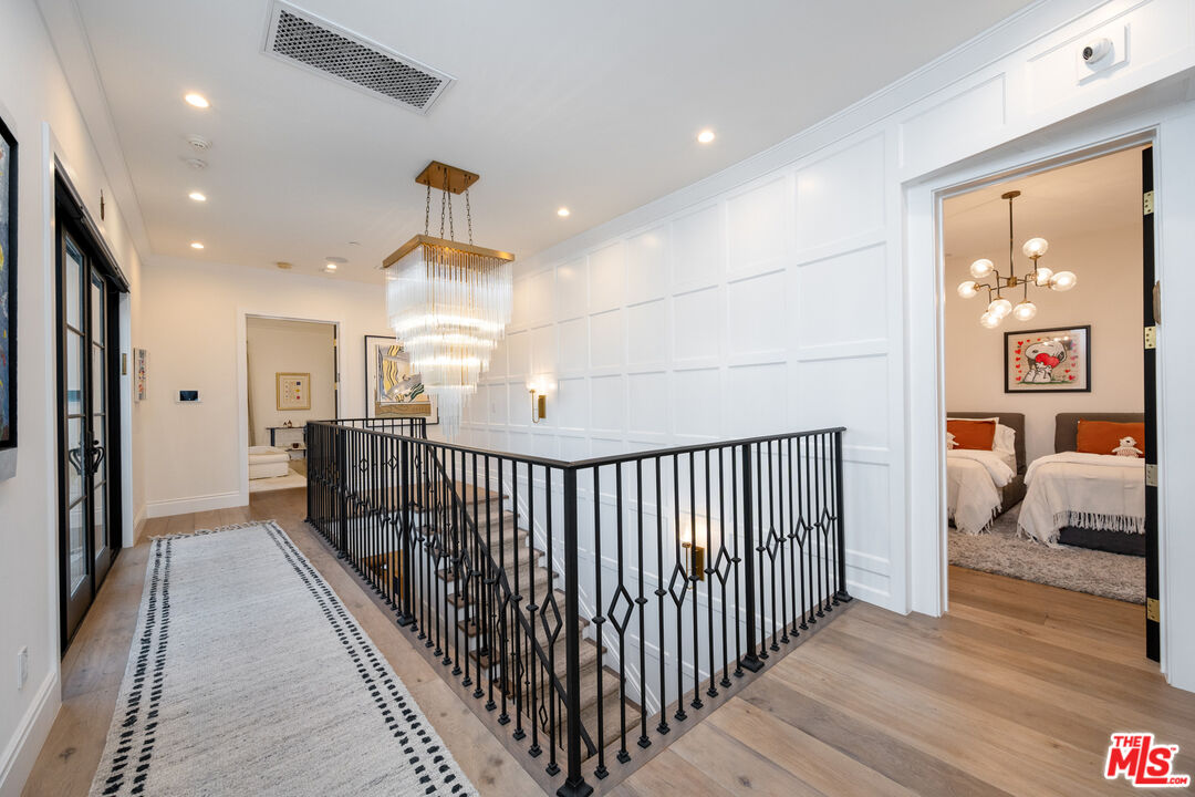 320 N Alta Vista Blvd