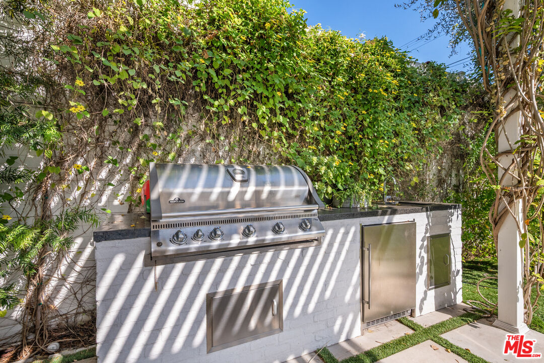 320 N Alta Vista Blvd