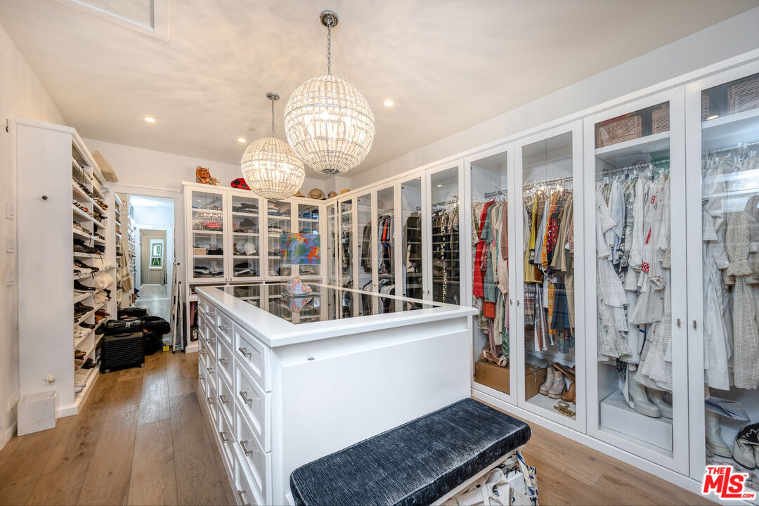 320 N Alta Vista Blvd