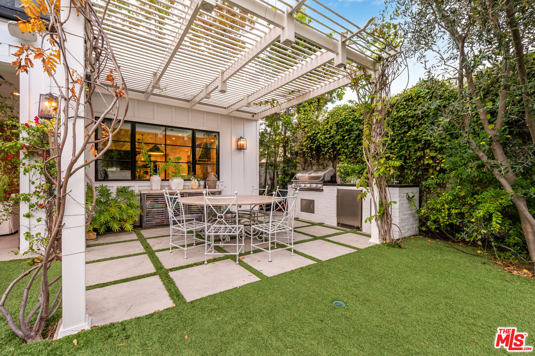 320 N Alta Vista Blvd