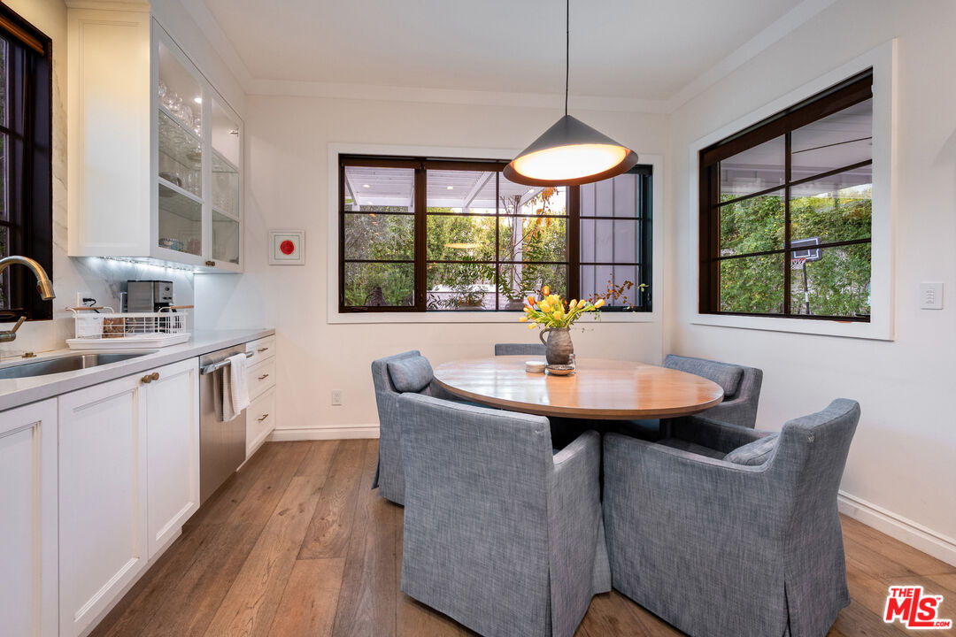 320 N Alta Vista Blvd