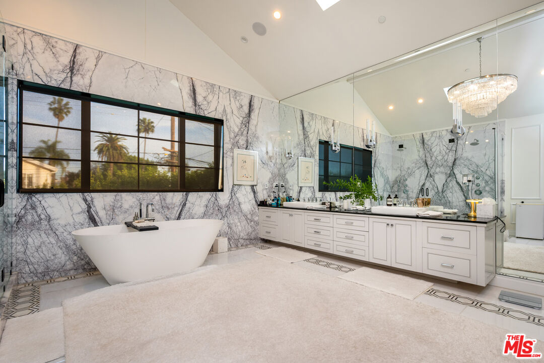 320 N Alta Vista Blvd