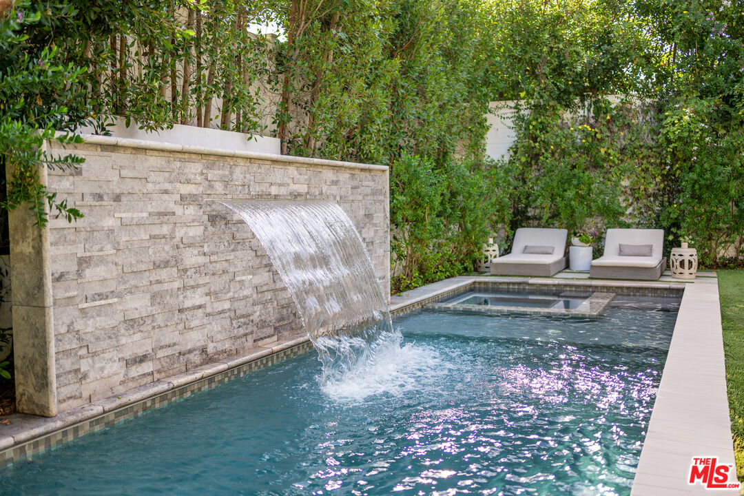 320 N Alta Vista Blvd