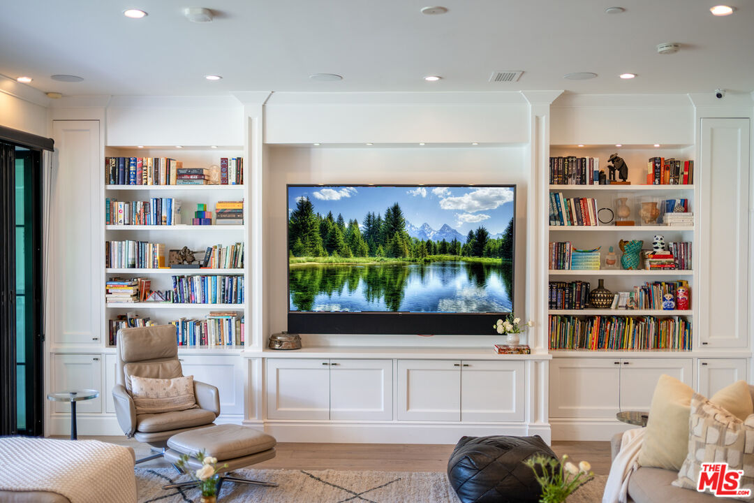 320 N Alta Vista Blvd