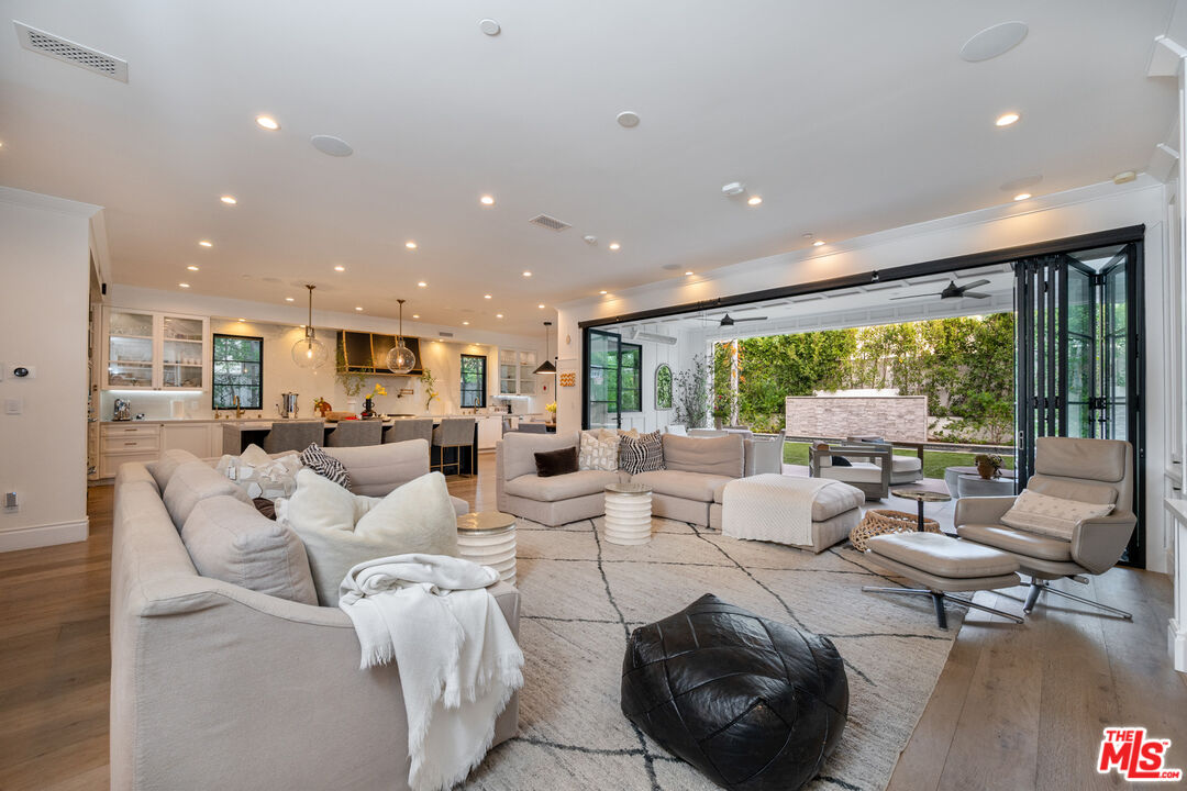 320 N Alta Vista Blvd