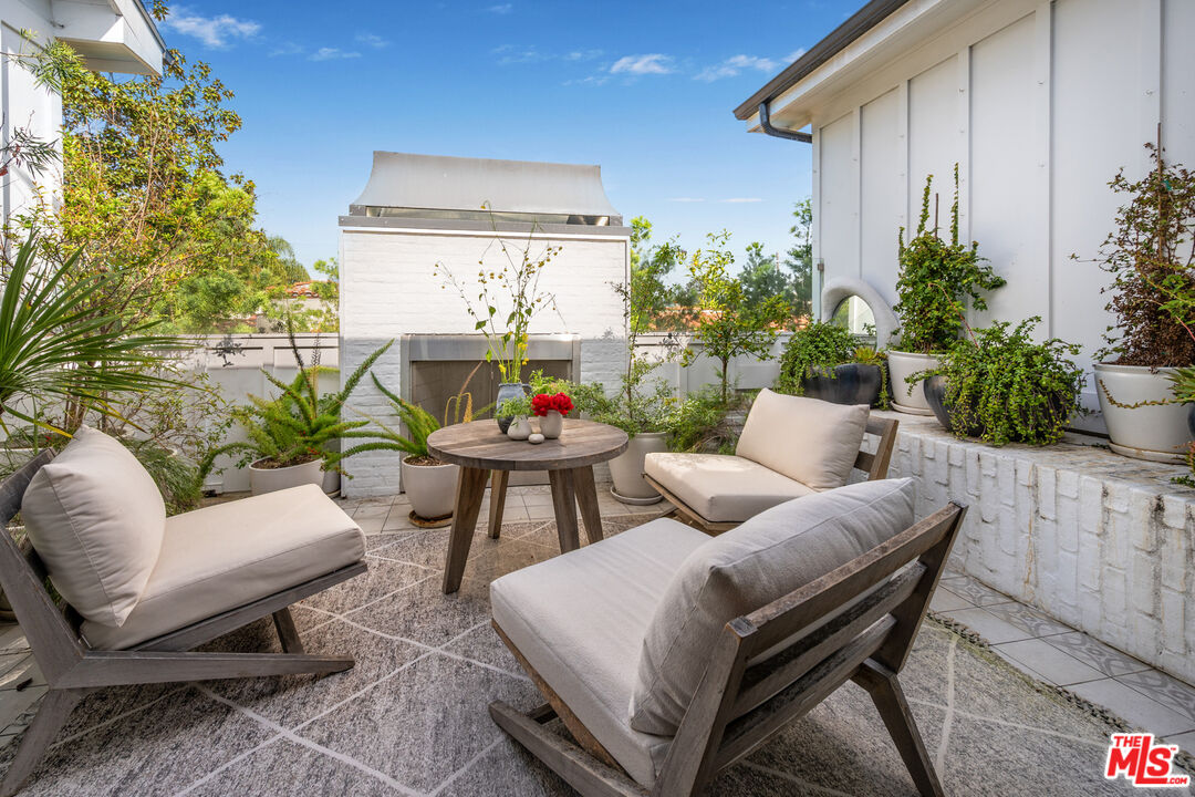 320 N Alta Vista Blvd