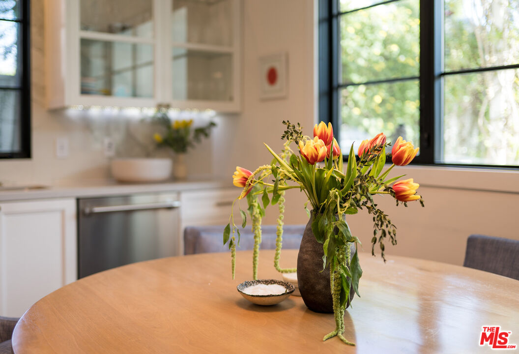 320 N Alta Vista Blvd