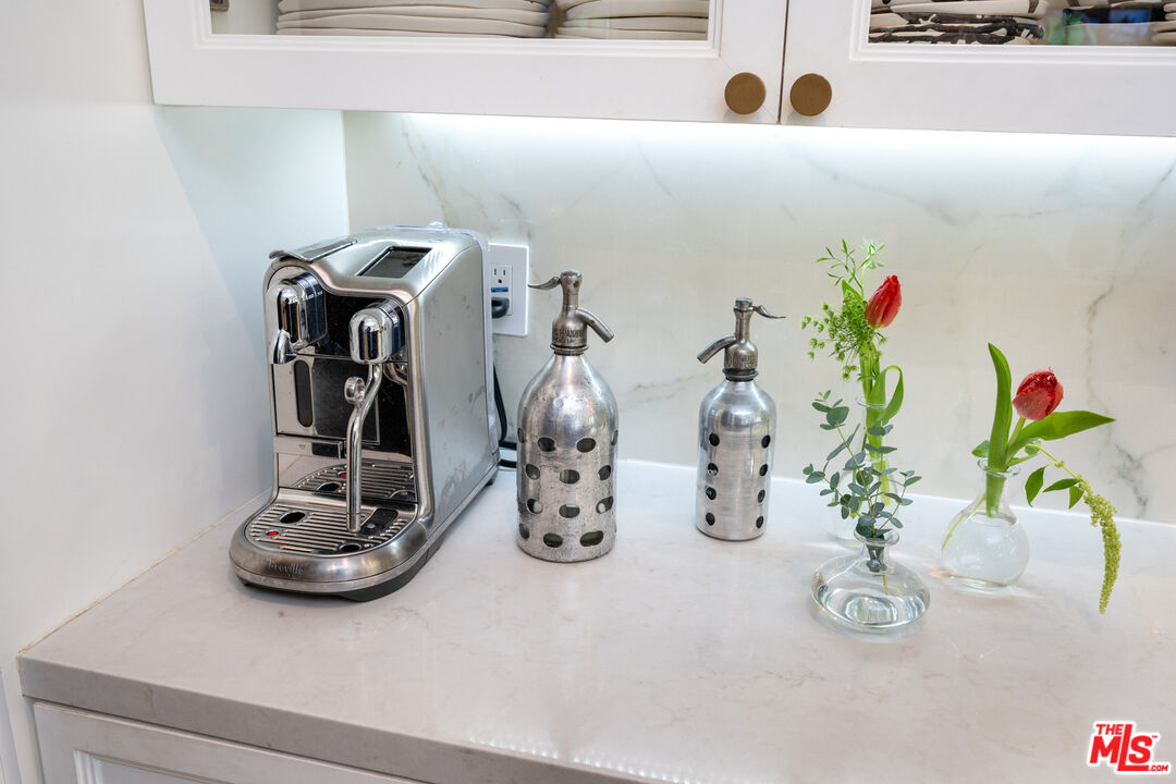 320 N Alta Vista Blvd