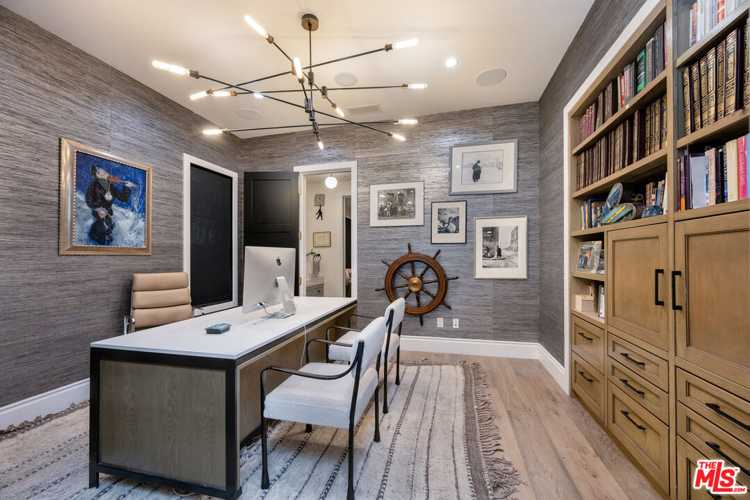 320 N Alta Vista Blvd