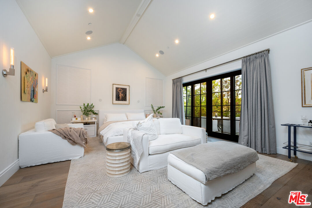 320 N Alta Vista Blvd