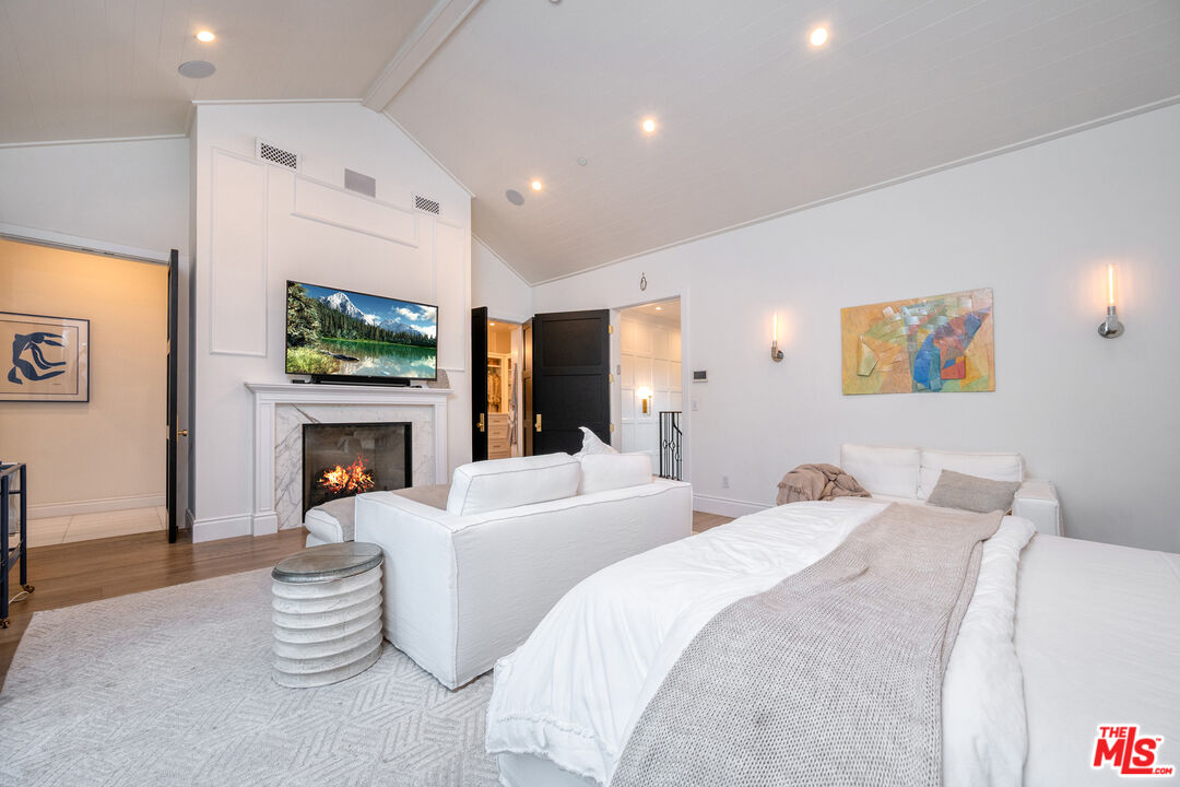 320 N Alta Vista Blvd