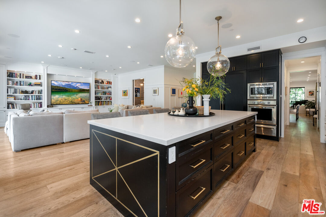 320 N Alta Vista Blvd