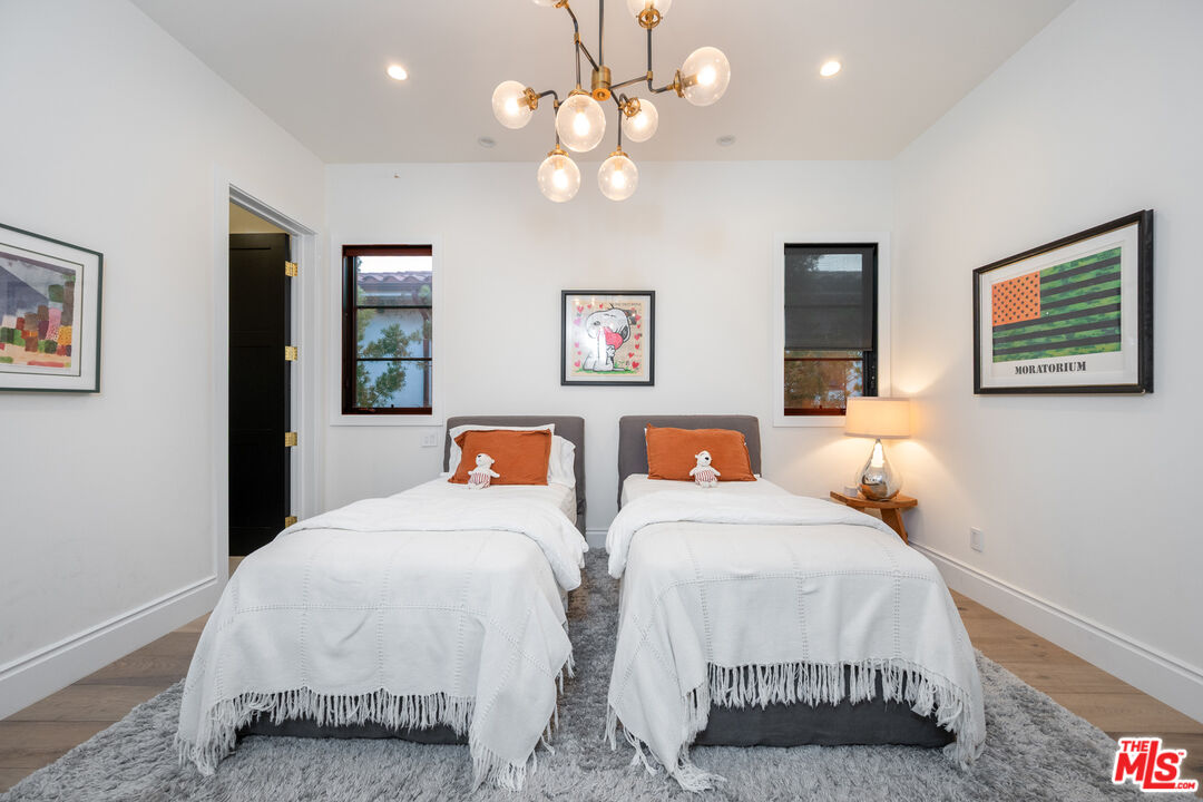 320 N Alta Vista Blvd