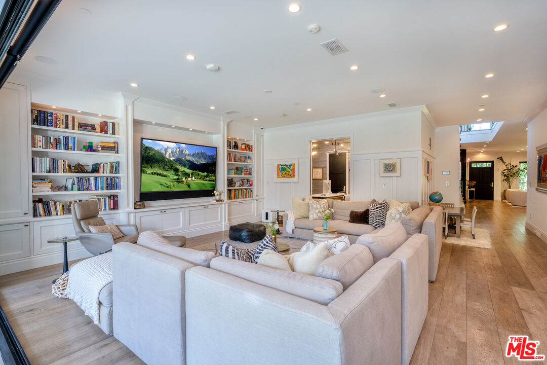 320 N Alta Vista Blvd