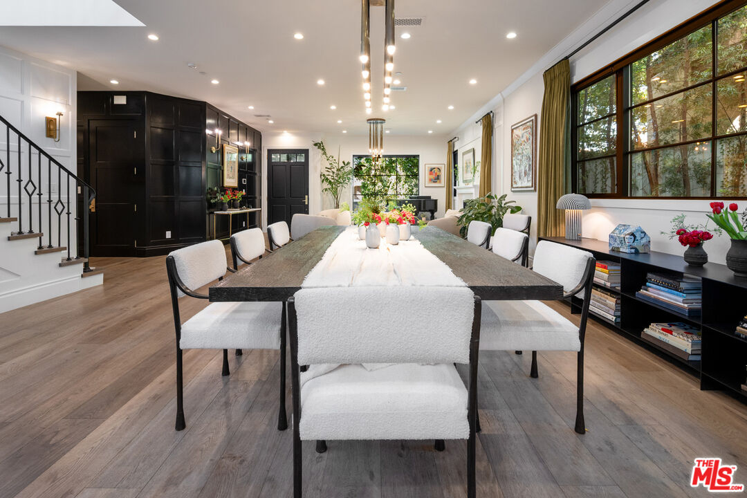 320 N Alta Vista Blvd