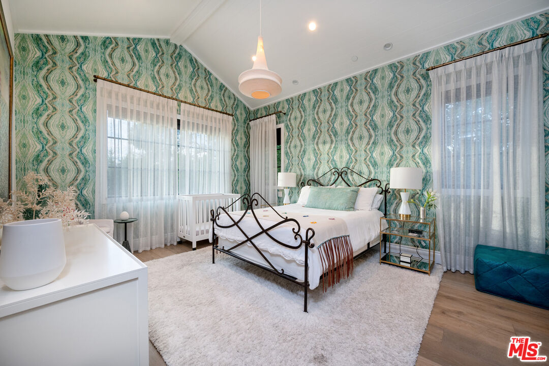 320 N Alta Vista Blvd