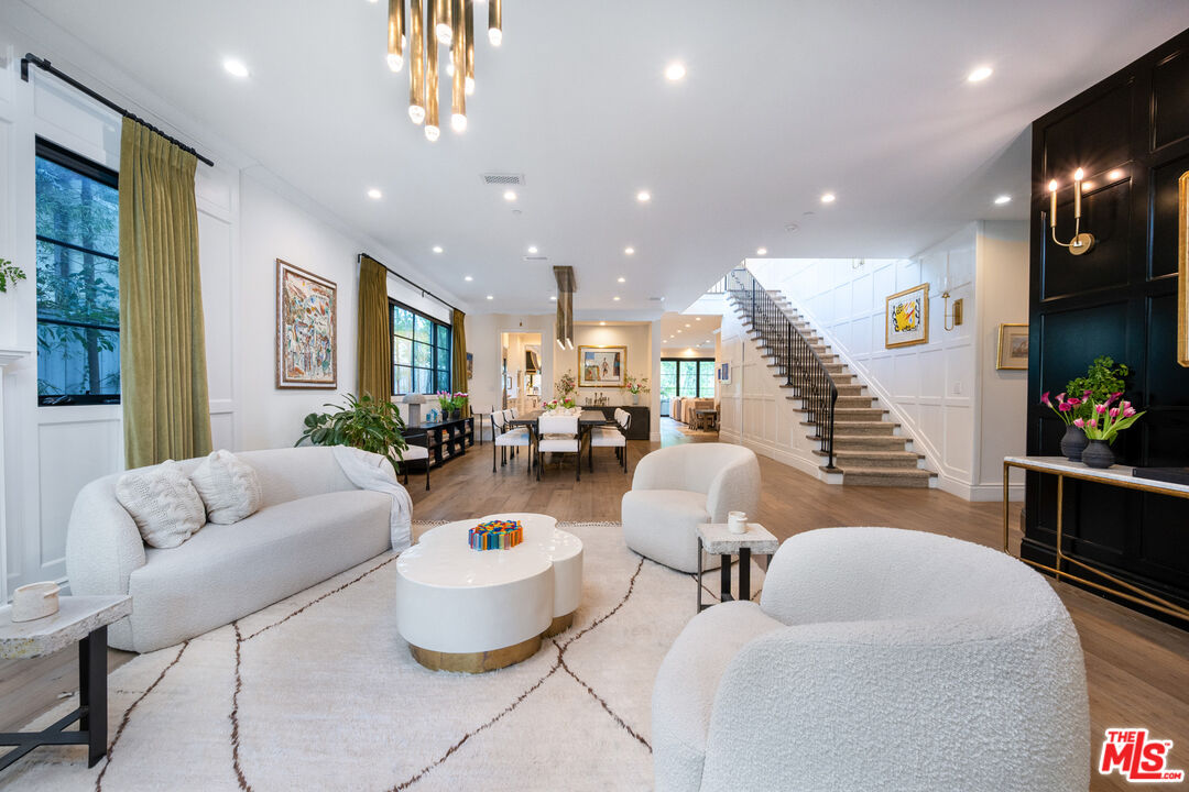 320 N Alta Vista Blvd