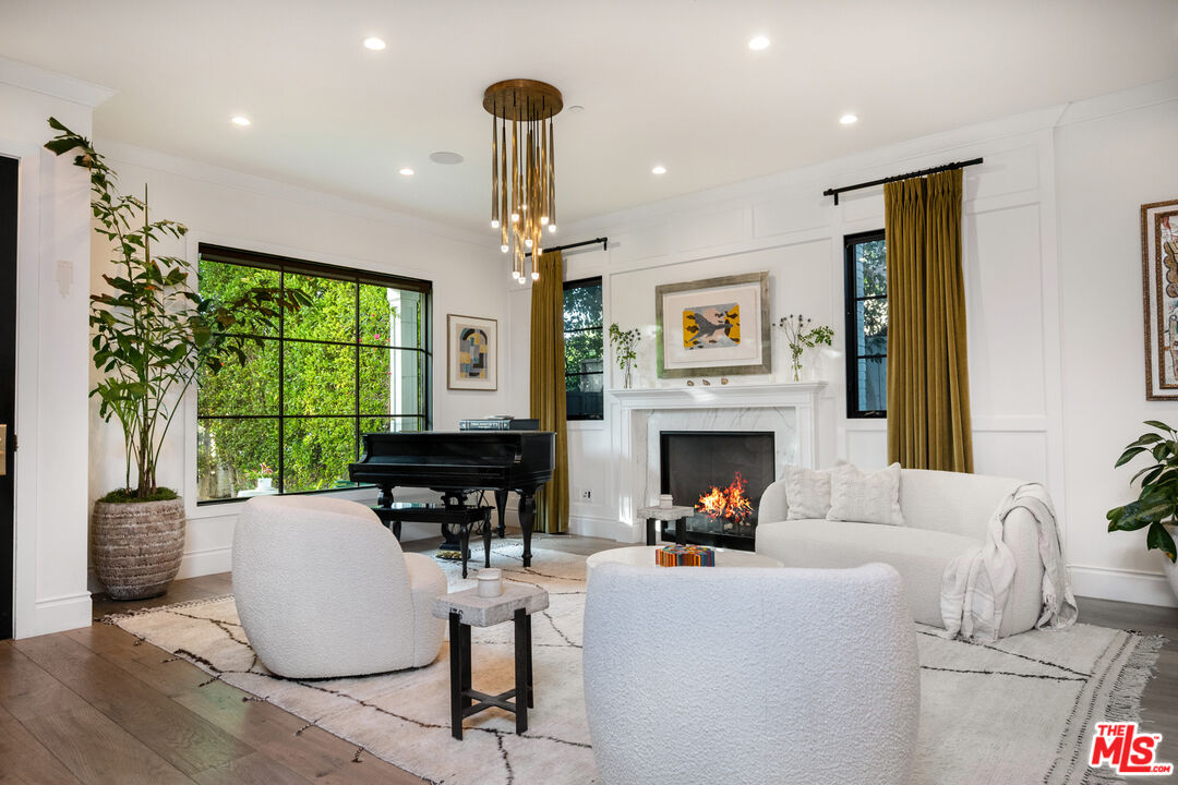 320 N Alta Vista Blvd