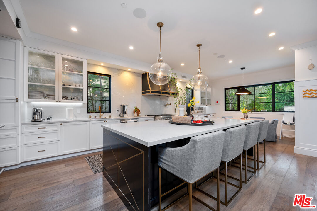 320 N Alta Vista Blvd