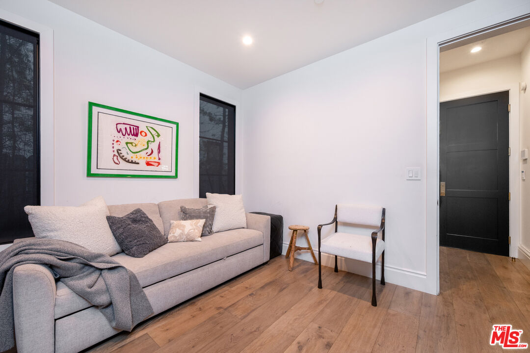 320 N Alta Vista Blvd