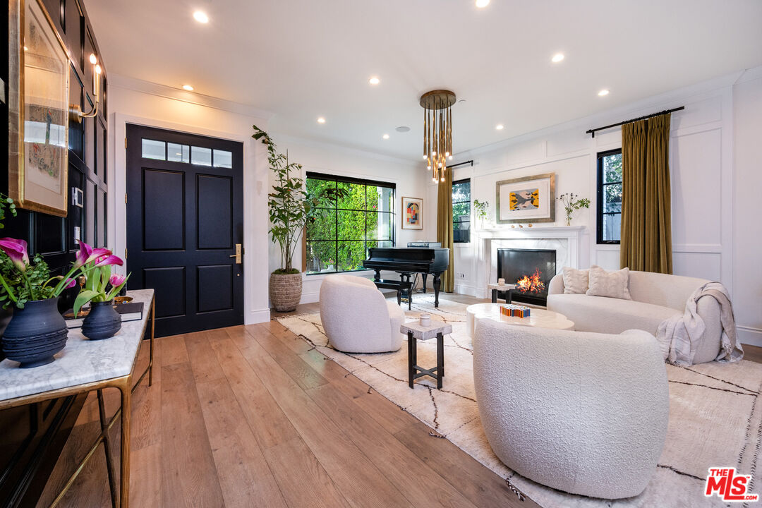 320 N Alta Vista Blvd