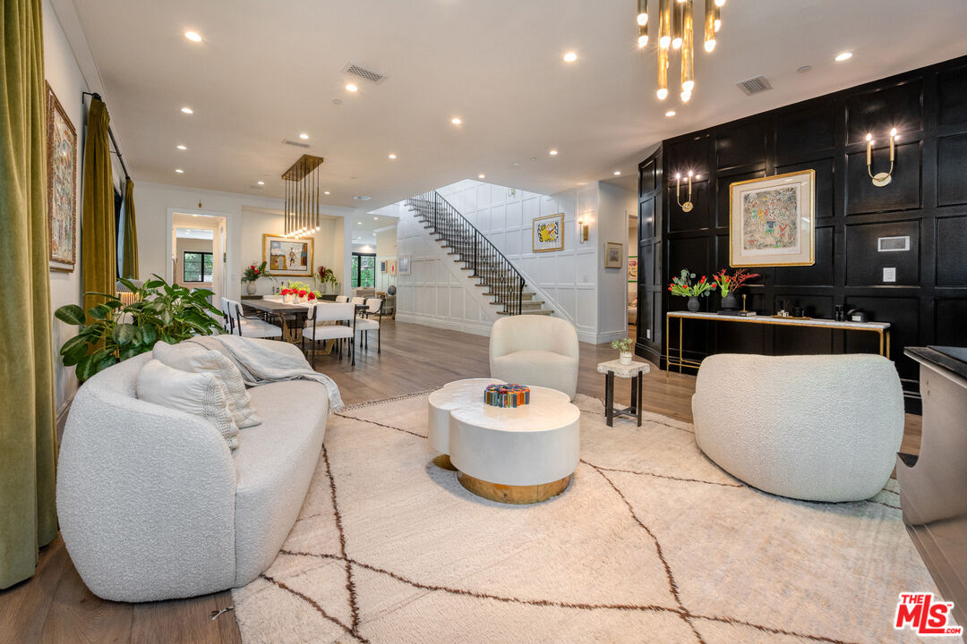 320 N Alta Vista Blvd