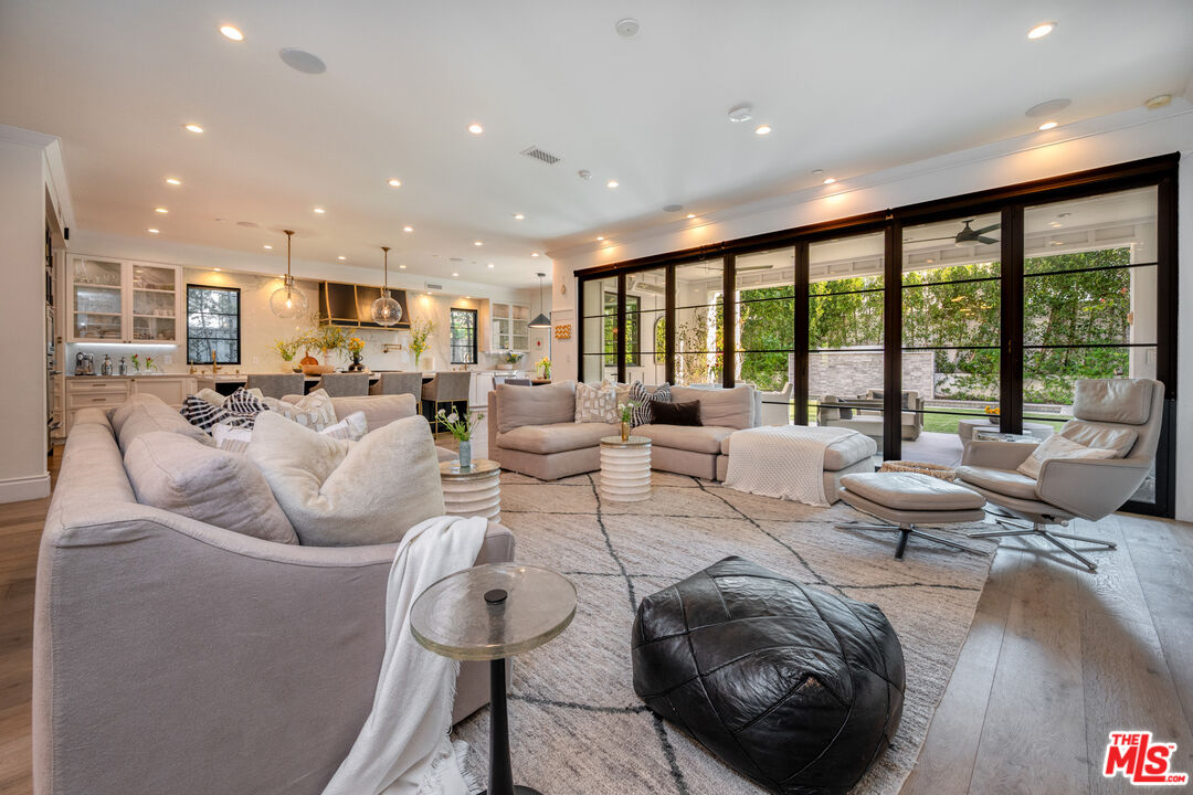 320 N Alta Vista Blvd