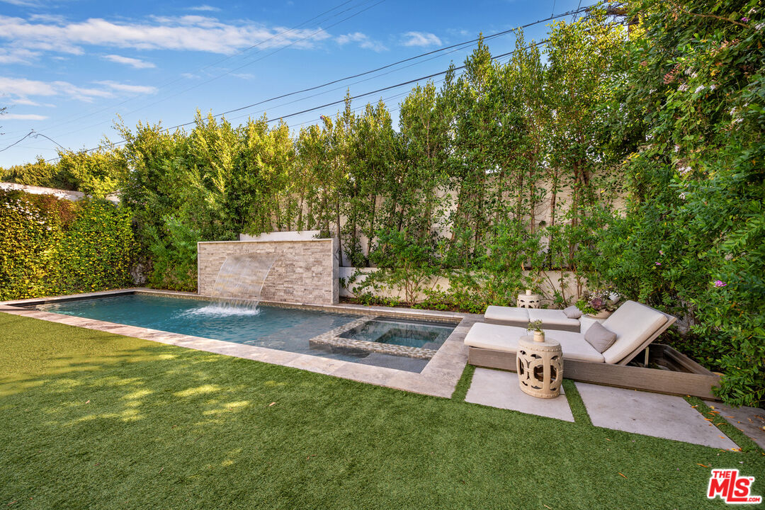 320 N Alta Vista Blvd