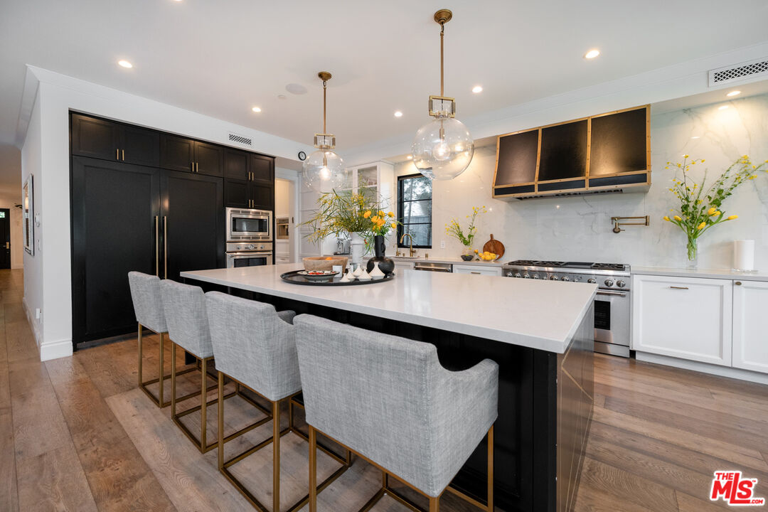 320 N Alta Vista Blvd