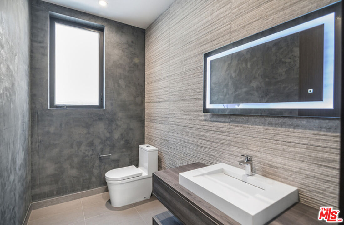 2122 Castle Heights Ave