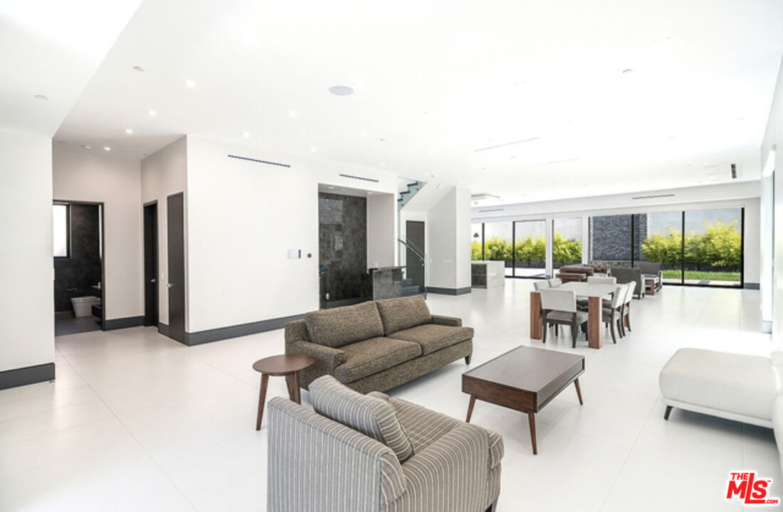 2122 Castle Heights Ave