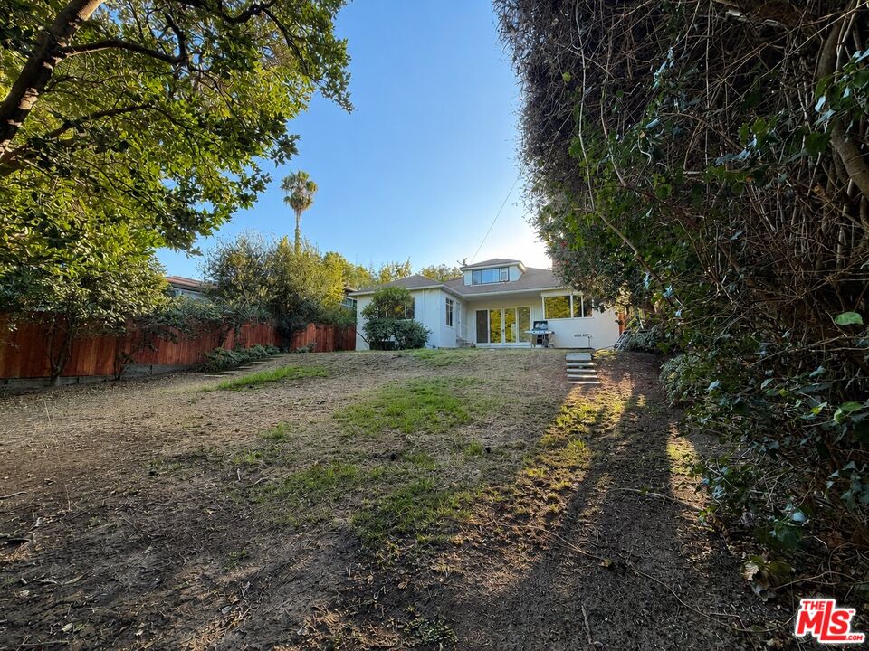 2200 S Canfield Ave